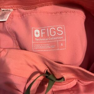 Figs Technical Collection Coral Scrub Top